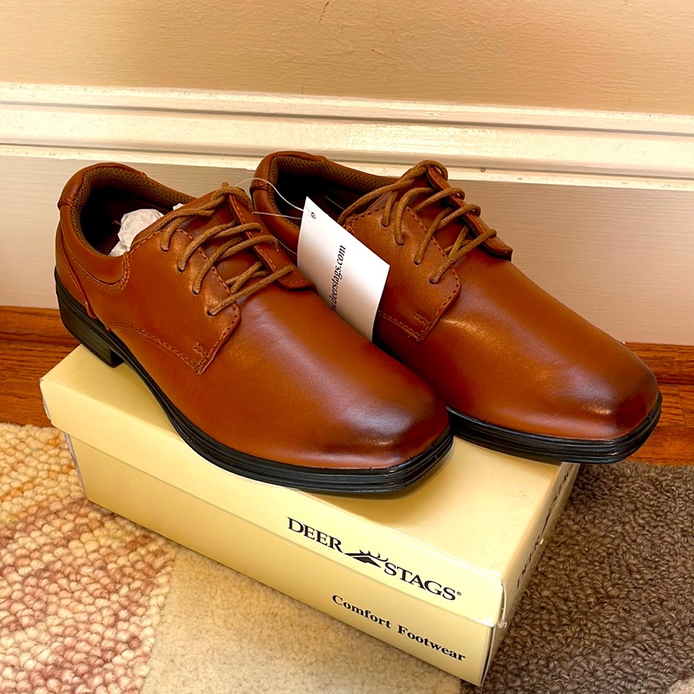 Little boys Deer Stag dress shoes in luggage. Synthetic, size 2.5 medium. Unworn